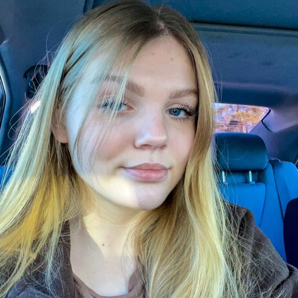 Meet your Posher, Sky - Picture 1 of 1